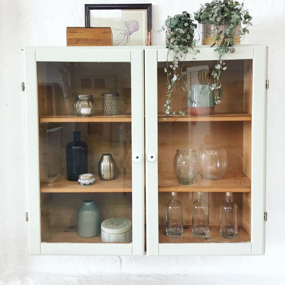 miomio Malet genbrugsvitrineskab